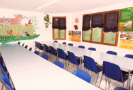 Zdjęcie przedstawia pustą salę wykładową